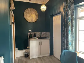 The Hole In The Wall - Room