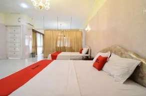 RedDoorz Plus @ Laweyan - Room