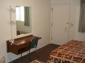 Tops Motel - Room