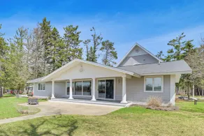 Spacious Getaway w/ Beach & Views on Otsego Lake! - Innenbereich