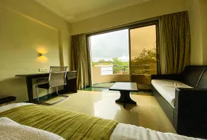 Aron Resort Lonavala Near Old Mumbai Pune Highway - Room