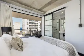 Manhattan On Coral Apartments - Habitación
