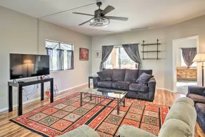 Tranquil Green Valley Townhome w/ Mtn Views! - Innvendig