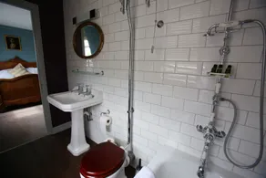 The Tunbridge Wells Hotel - Bathroom