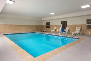 Country Inn & Suites by Radisson, Jackson-Airport, MS - Piscina