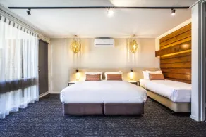 Nightcap at Gateway Hotel - Habitación