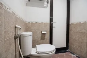 RedDoorz Plus at Buah Batu - Badezimmer