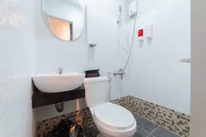 RedDoorz near G Mall Bajada Davao - Salle de bain