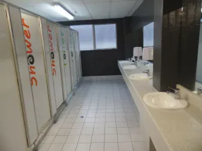 Rock Solid Backpackers Rotorua - Baño