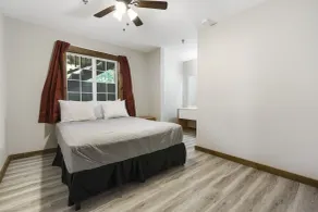 Jonesbones Room at White Wing Lodge- Silver Dollar City Getaway - Quarto