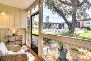 New Smyrna Beach Condo: Pool Access, Walk to Beach - Interiør