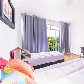Roma Sur Apartments with Balcony - Family Friendly - Chambre