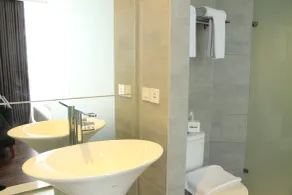 Delua Hotel - Bathroom