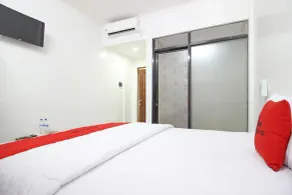 RedDoorz @ Jalan Ringroad Selatan - Zimmer