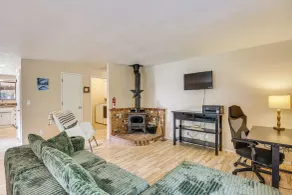 Creative Escape! Eagle's Nest Hideaway - Interior