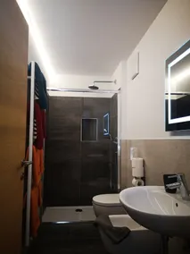 Garni - Hotel Am Burghuegel - Badeværelse