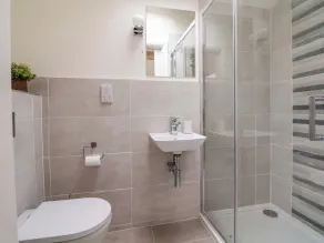 Isfryn - Bathroom