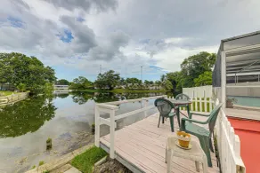 Canal-front Gem w/ Pool: 3 Mi to Hard Rock Stadium - Interiör