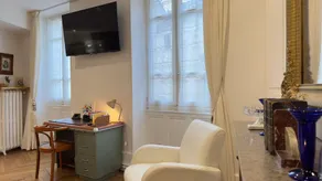 Chambre de charme au coeur du vieux Valence -Confort & Calme - Room