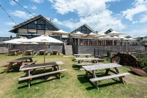 Caves Coastal Bar & Bungalows - Restaurant