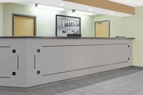 Super 8 by Wyndham Morden - Vestíbulo