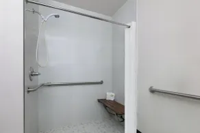 Super 8 by Wyndham Grapevine/DFW Airport Northwest - Salle de bain