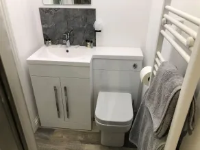1 Barn Cottages - Bathroom