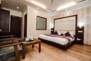 HUKAM'S HOLIDAY HOME by HHH - Room