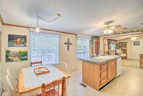 Greers Ferry Getaway w/ Deck & Lake Access! - Innvendig