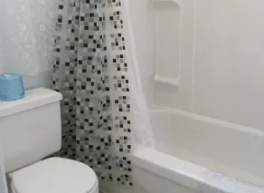 Peterboro Express Inn - Bathroom