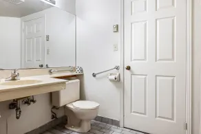 First Canada Hotel Cornwall Hwy 401 ON - Salle de bain