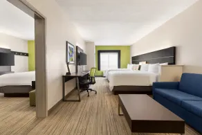 Holiday Inn Express Hotel & Suites Shawnee I-40 by IHG - Room