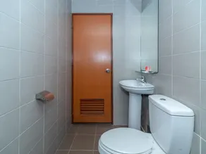 Capital O 89538 Ocean Hotel - Baño