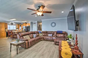 Waterfront New Orleans Home w/ Private Dock & Pier - Innvendig