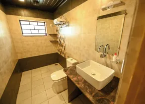 Ibbani Jungle Resort - Bathroom