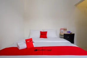 RedDoorz near Alun Alun Kudus 2 - Room