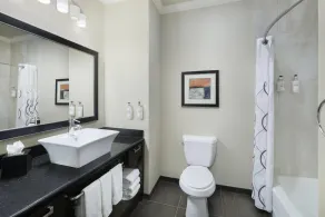 Best Western Premier Crown Chase Inn & Suites - Salle de bain
