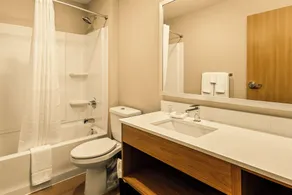 LivAway Suites Portland- Scarborough - Salle de bain
