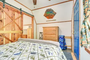 Mtn-view Cabin w/ Deck & Fire Pit in Des Arc! - Innvendig