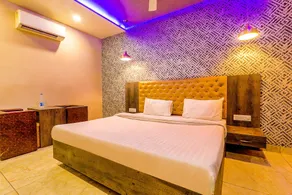 FabHotel Rudra Inn & Cafe I - Zimmer