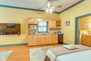 Riverfront Hayesville Retreat: Fishing & Kayaking! - Interiör
