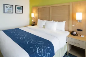 Comfort Suites Beachfront - Habitación