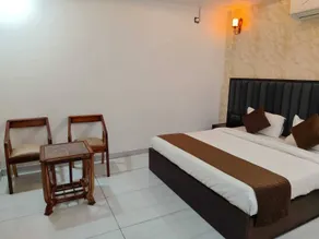 Hotel Grace Inn Nalagarh - Værelse