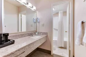 Best Western Movie Manor - Bathroom