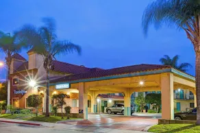 Travelodge by Wyndham Lynwood - Extérieur