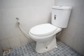 OYO Life 93038 Kost Putra Malilah - Bathroom