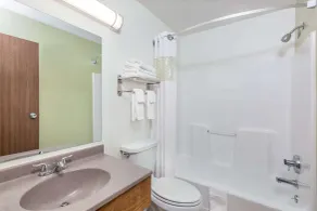 Super 8 by Wyndham North Sioux City - Salle de bain
