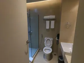 The Monarch Hotel - Bathroom