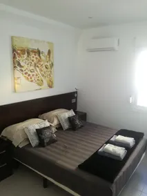 2 Bedroom Newly Renovated Bungalow Close to Bars Restaurants - Rum