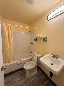 Golden Knight Motel - Baño